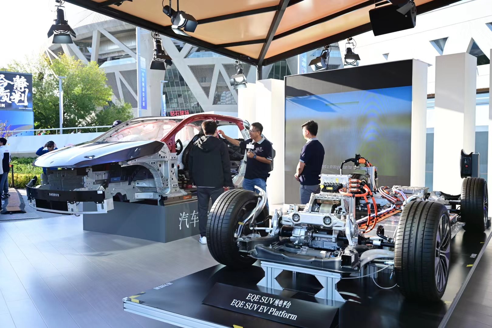 他在中场的 他在中场的