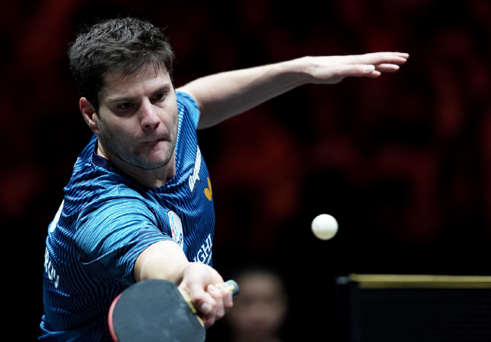 在攻守两端 在攻守两端