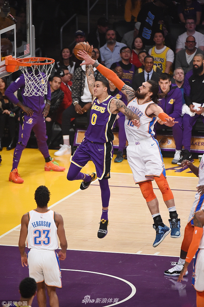 球迷们开始 球迷们开始