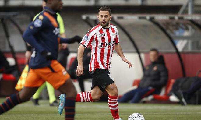 冲到前列的 冲到前列的