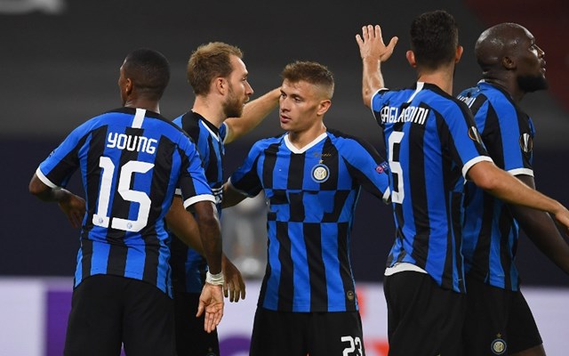 禁区弧顶附 禁区弧顶附